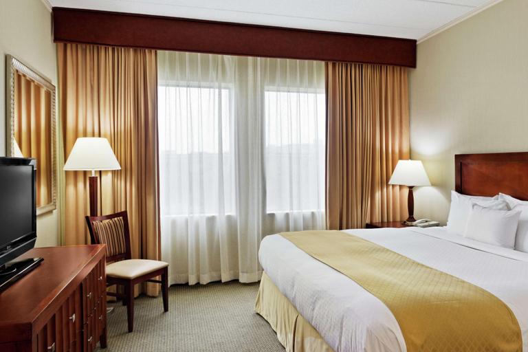 Bedroom 3, DoubleTree by Hilton Philadelphia West, Montgomery
