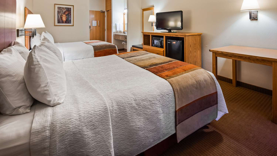 Bedroom 4, Best Western Wapakoneta Inn, Auglaize
