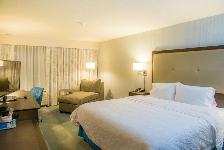 Bedroom 3, Hampton Inn & Suites Jackson Downtown-Coliseum, Hinds