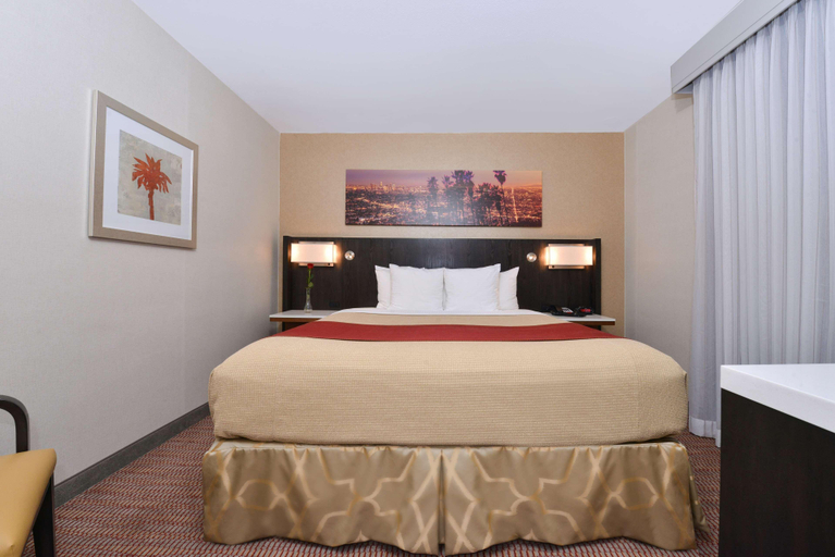 Bedroom 3, Best Western Royal Palace Inn & Suites, Los Angeles