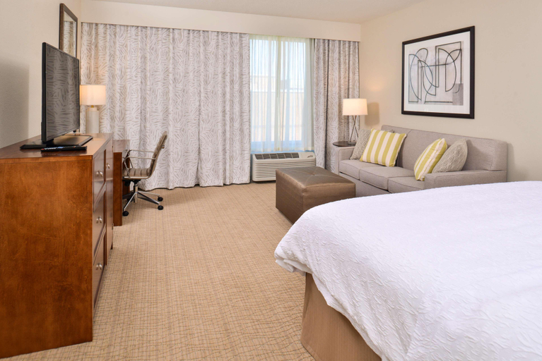 Bedroom 3, Hampton Inn & Suites Orlando/Downtown SouthMedical, Orange