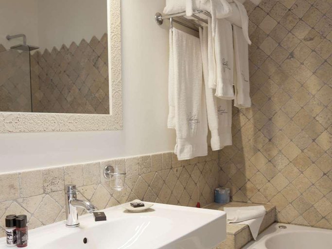 Bathroom 5, Hotel Mea, Messina