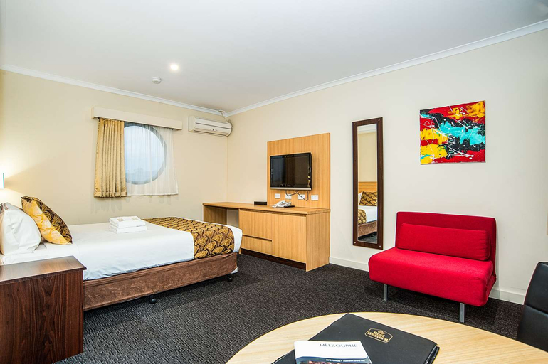 Bedroom 3, Mahoneys Motor Inn, Melbourne