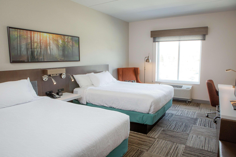Bedroom 3, Hilton Garden Inn Corning Downtown, Steuben