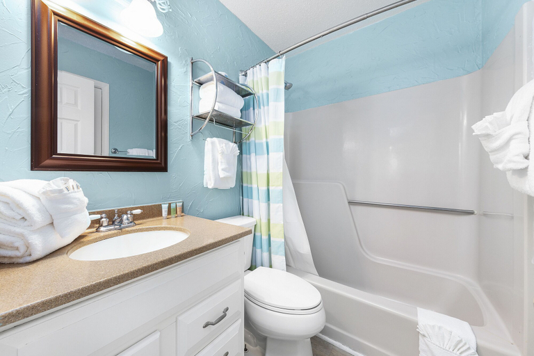 Bathroom 4, Luxury 5BR Living w Private Pool, Baldwin
