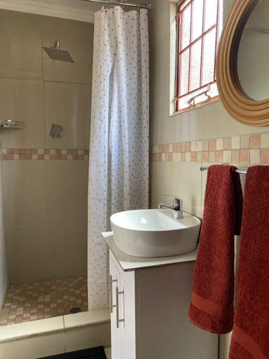 Bathroom 3, Royal Chestnut Guesthouse, Ekurhuleni