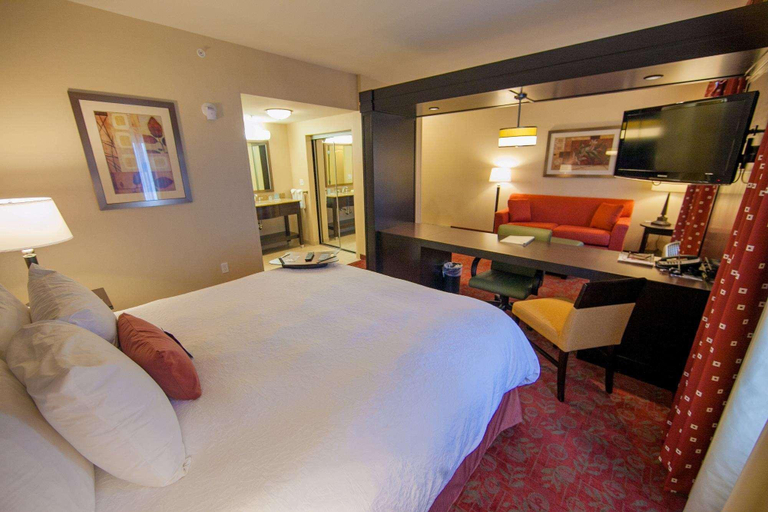 Bedroom 3, Hampton Inn & Suites Seattle Kent, WA, King