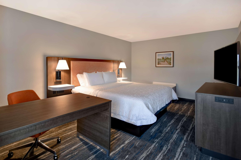 Bedroom 3, Hampton Inn Potomac Mills/Woodbridge, Prince William