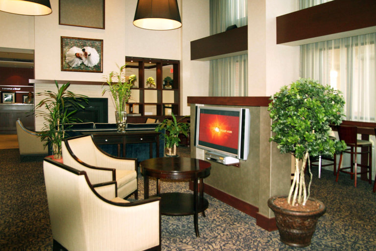 Exterior & Views 2, Hampton Inn & Suites by Hilton Laval, Laval