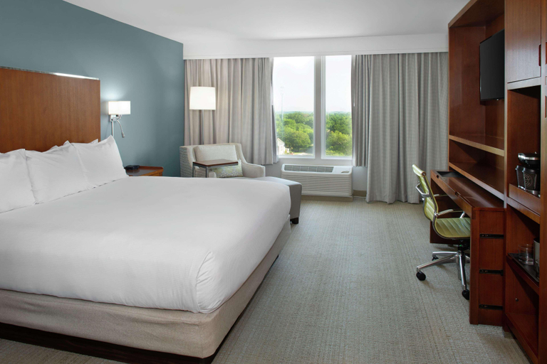 Bedroom 3, DoubleTree by Hilton Biloxi, MS, Harrison