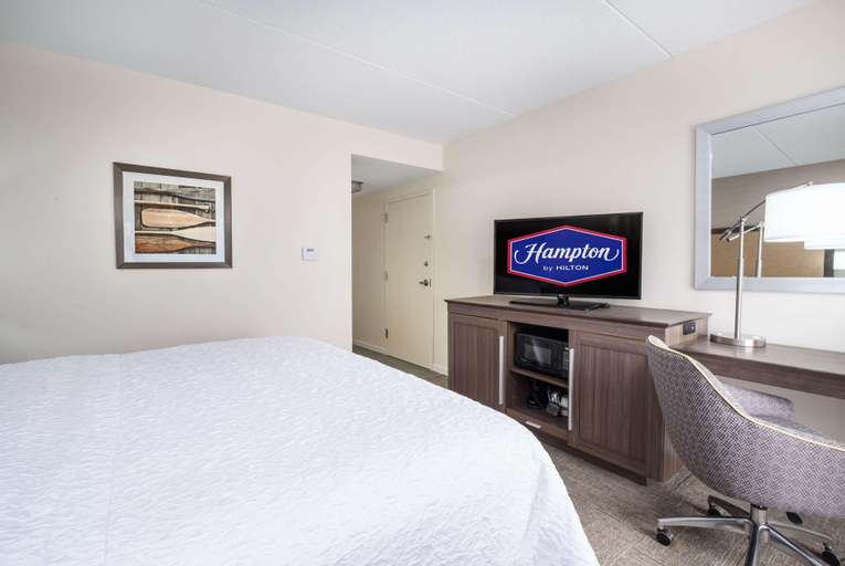 Bedroom 3, Hampton Inn Freeport/Brunswick, Cumberland