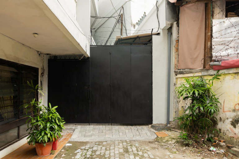 Exterior & Views 2, Urbanview Hotel Pasar Baru Jakarta, Central Jakarta