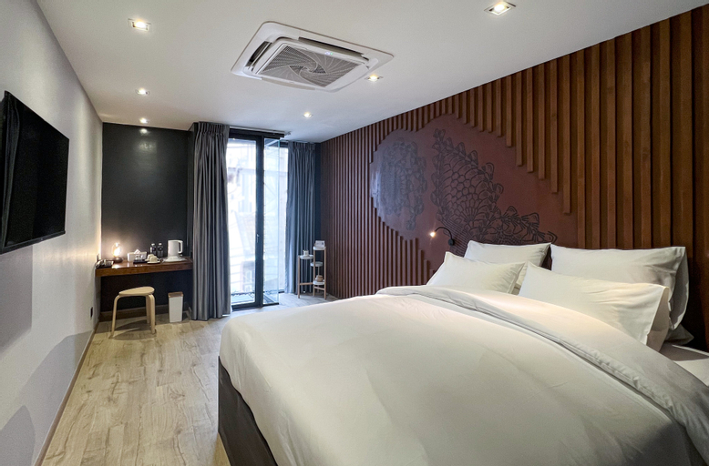 Bedroom 12