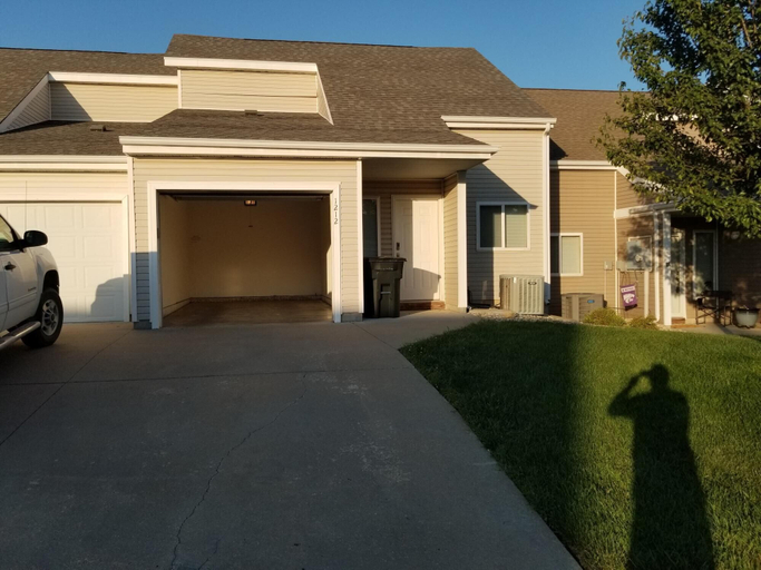 Exterior & Views 2, Mhk1216n Gbac Cert Professional Maintained, Riley