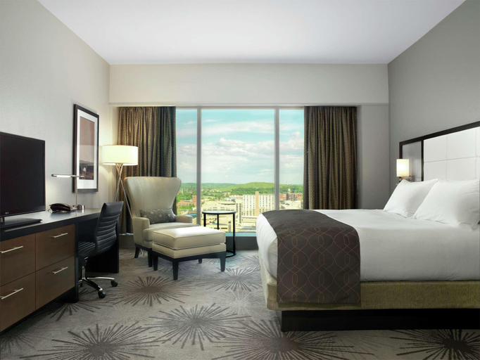 Bedroom 3, DoubleTree Cedar Rapids Convention Complex, Linn