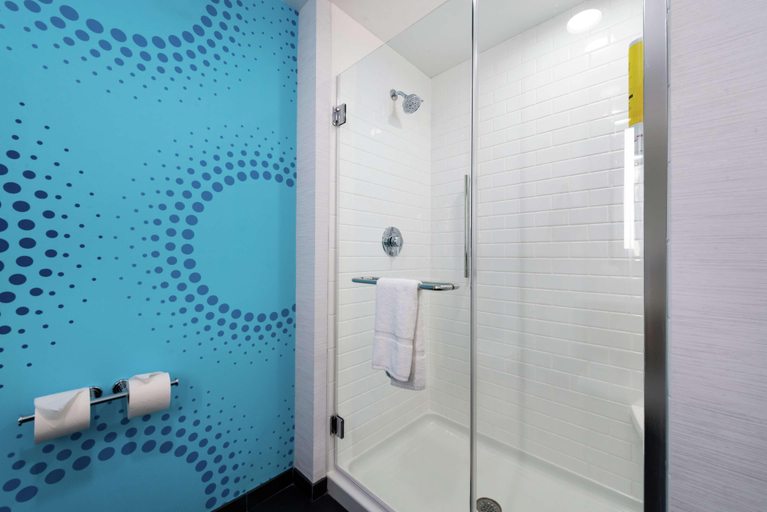 Bathroom 4, Tru by Hilton Staunton, Staunton