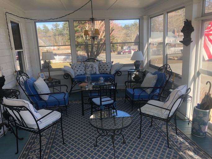 Public Area, Silvershell Inn, Plymouth