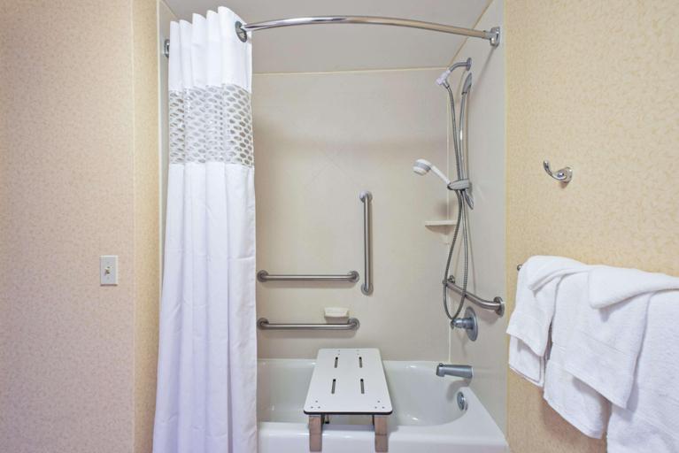 Bathroom 4, Hampton Inn Winfield/Teays Valley, Putnam