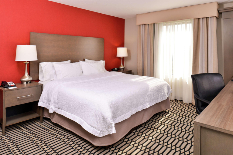 Bedroom 4, Hampton Inn Middletown, Warren