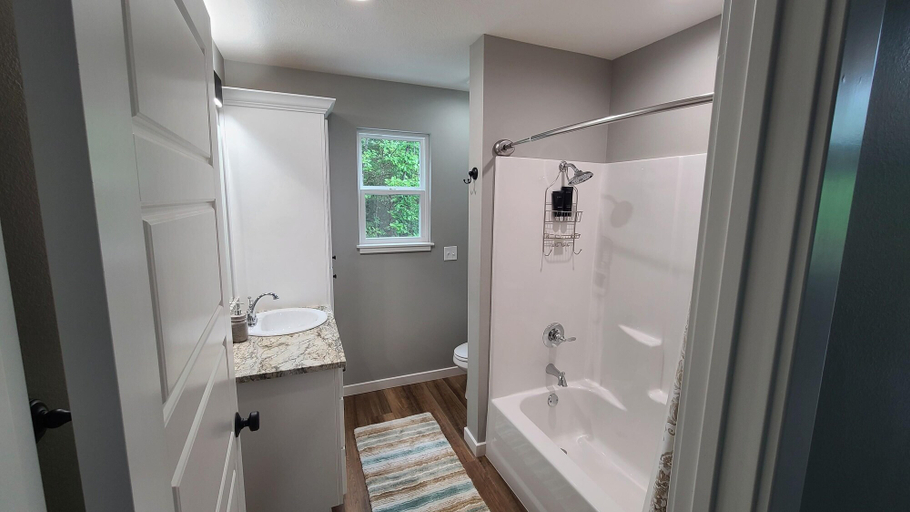 Bathroom, Lampe Lake House by Dreams2reality Vacations, Stone