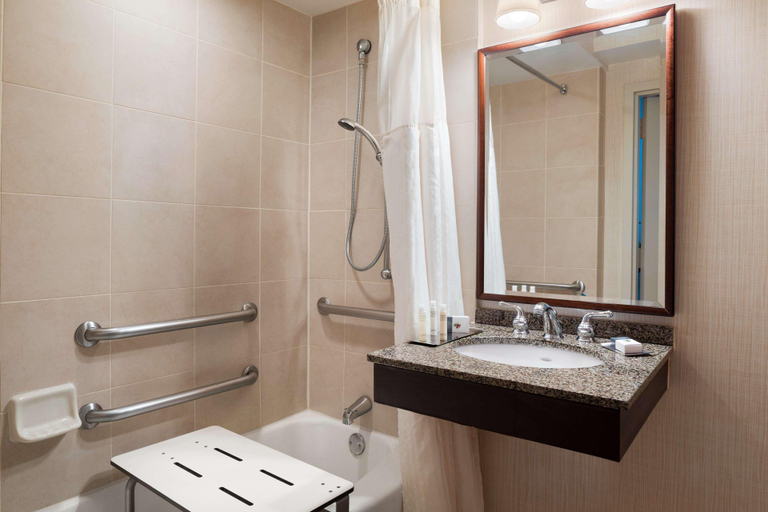 Bathroom 5, DoubleTree by Hilton Somerset Hotel & Conf Ctr, Somerset