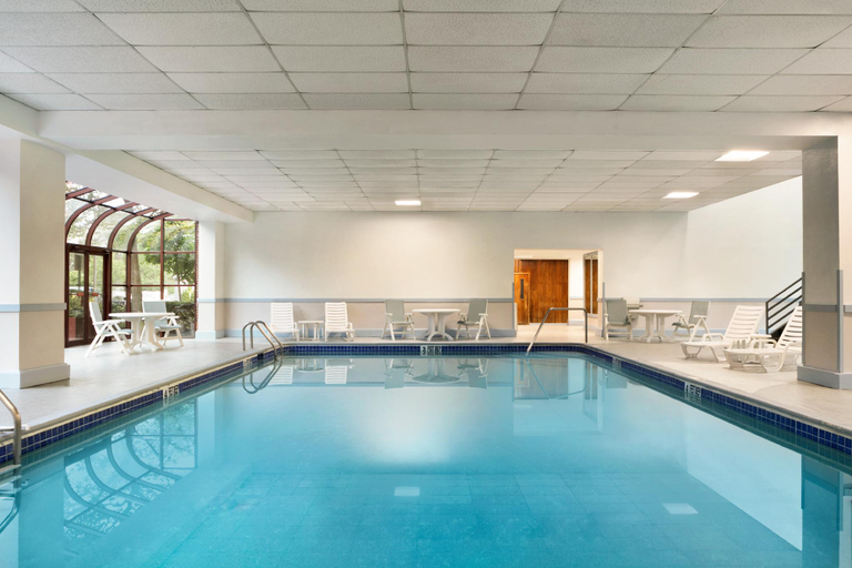 Sport & Beauty 2, DoubleTree by Hilton New York LaGuardia Airport, New York