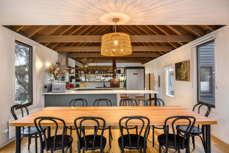 Food & Drinks 4, Belltrees, Alpine - East