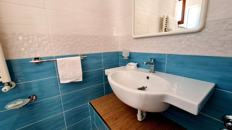 Bathroom 4, Cocos Park Ischia, Napoli