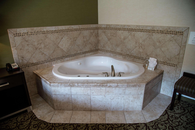 Bathroom 4, Hampton Inn & Suites Sharon, Mercer