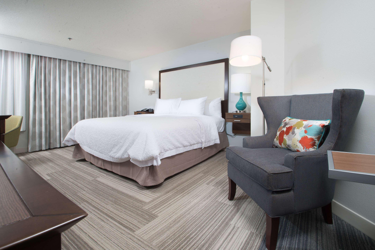 Bedroom 4, Hampton Inn Tiffin, Seneca