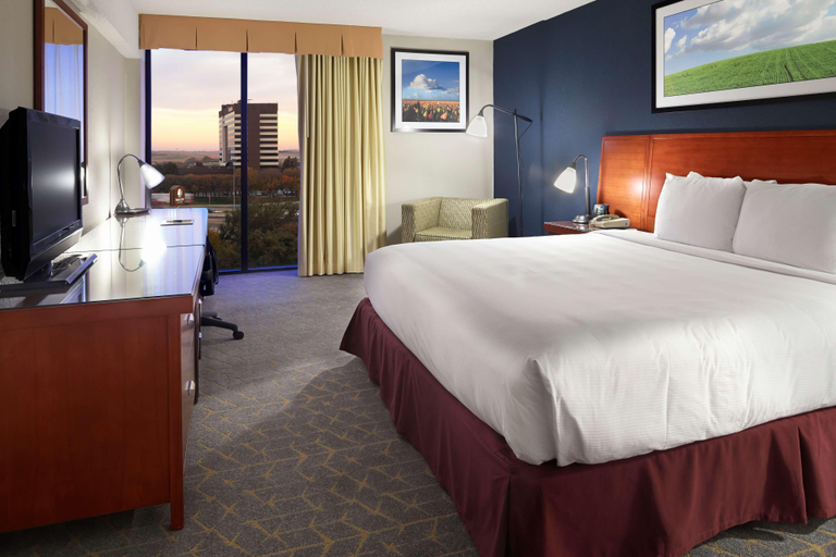 Bedroom 3, DoubleTree by Hilton Dallas - DFW Airport North, Irving