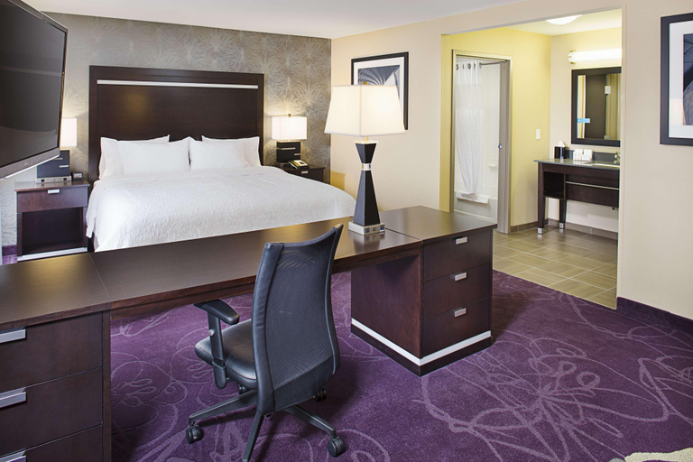 Bedroom 3, Hampton Inn & Suites Lansing West, Eaton