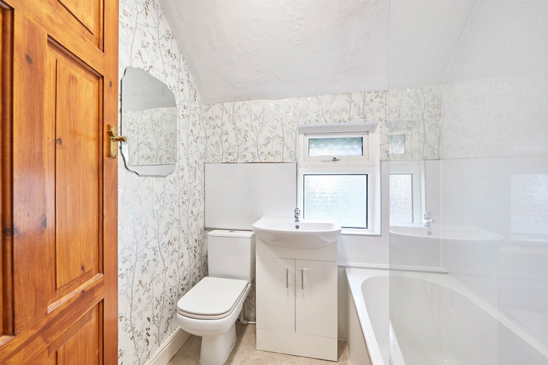 Bathroom, Host Stay Blue Sky Cottage, North Yorkshire