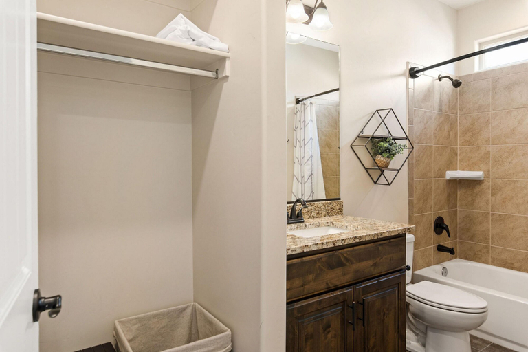 Bathroom 5, Zions Relaxing Playhouse, Washington