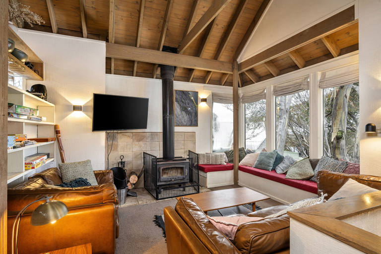 Others 5, Belltrees, Alpine - East