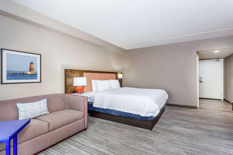 Bedroom 3, Hampton Inn & Suites Kittery-Portsmouth, York