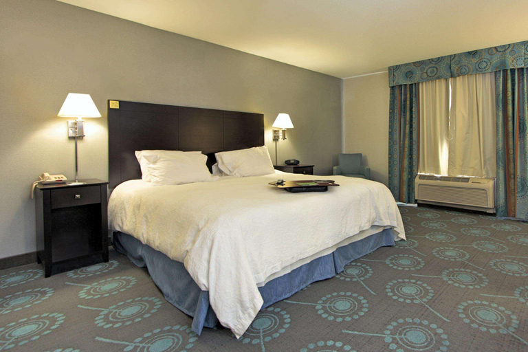 Bedroom 3, Hampton Inn Defiance, Defiance