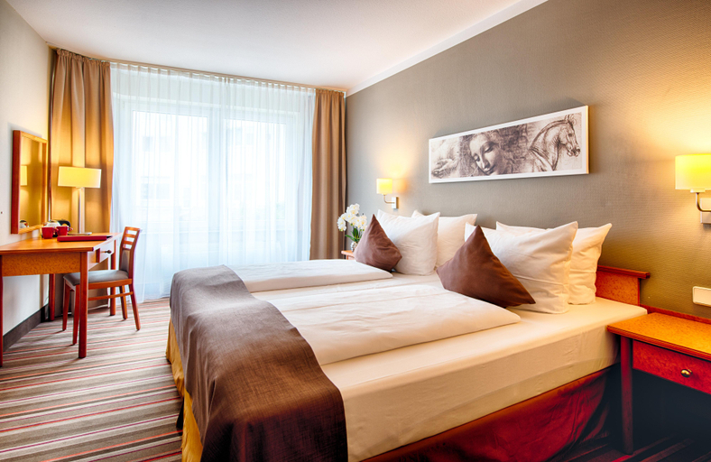 Bedroom 3, Leonardo Hotel Hamburg Airport, Hamburg