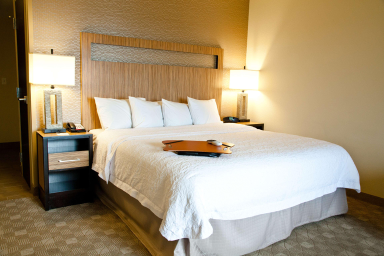 Bedroom 3, Hampton Inn & Suites Salinas, Monterey