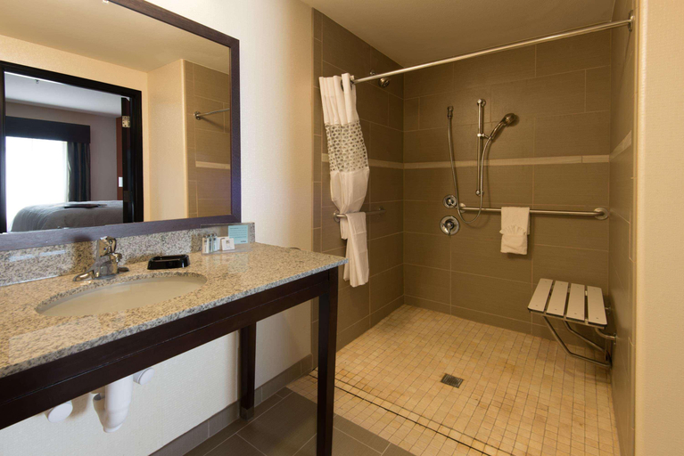 Bathroom 4, Hampton Inn & Suites Albuquerque, Bernalillo