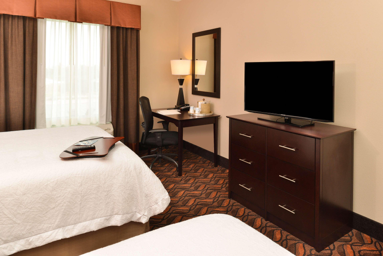 Bedroom 3, Hampton Inn & Suites Harvey/New Orleans West Bank, Jefferson