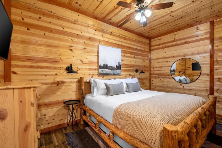Bedroom 1, Nottingham Heights Way - Sugarland, Sevier
