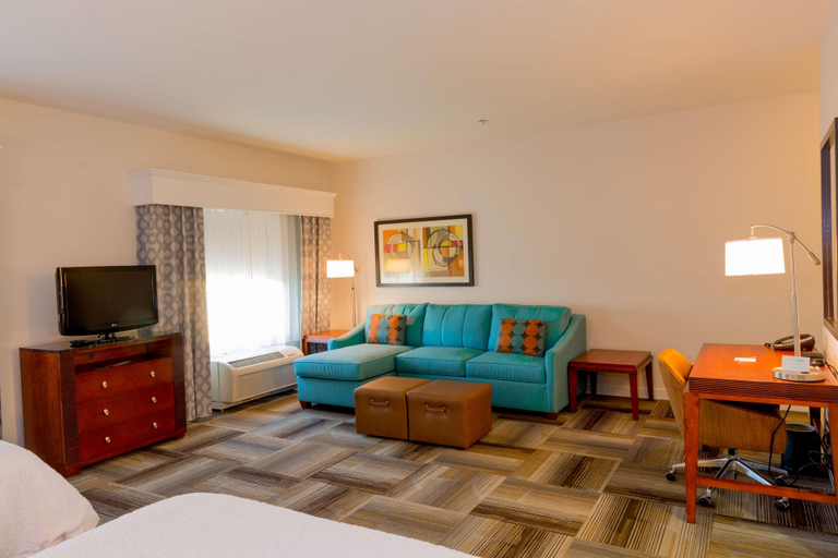 Bedroom 3, Hampton Inn & Suites Riverside/Corona East, Riverside