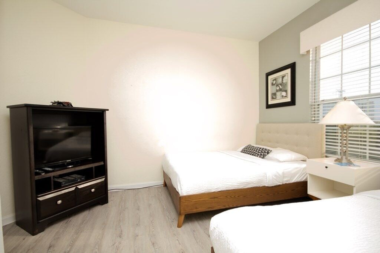 Bedroom 5, Lake View Lodge, Orange