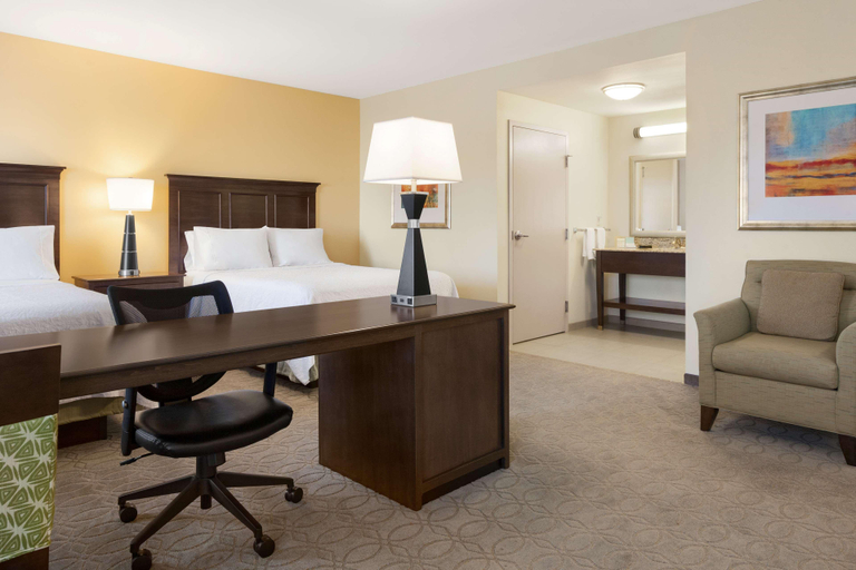 Bedroom 3, Hampton Inn & Suites San Bernardino, San Bernardino