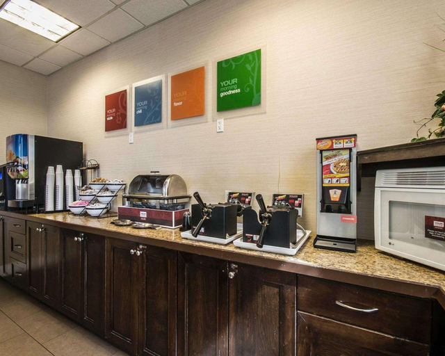 Food & Drinks 5, Comfort Inn & Suites Surrey, Greater Vancouver