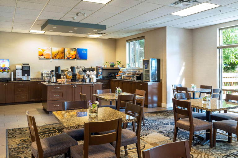 Food & Drinks 5, Comfort Inn & Suites Surrey, Greater Vancouver