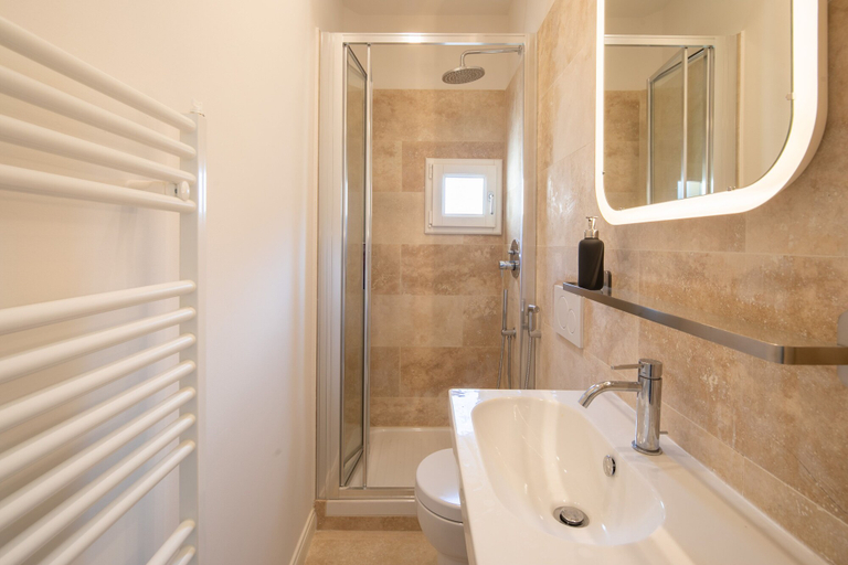 Bathroom 4, Alfani Terrace, Florence