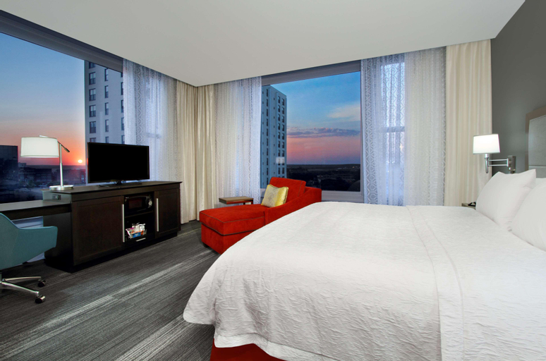 Bedroom 3, Hampton Inn Kansas City/Downtown Financial District, Jackson