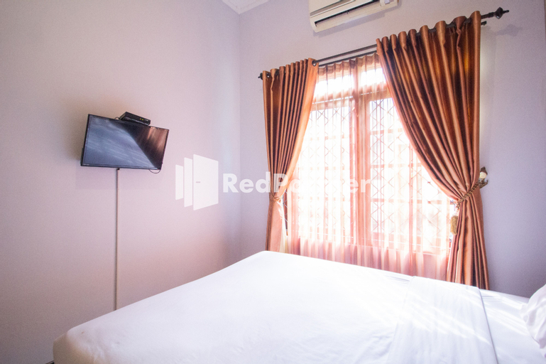 Bedroom 4, The Doctor Guest House Syariah RedPartner near Pakuwon Mall Yogyakarta, Yogyakarta